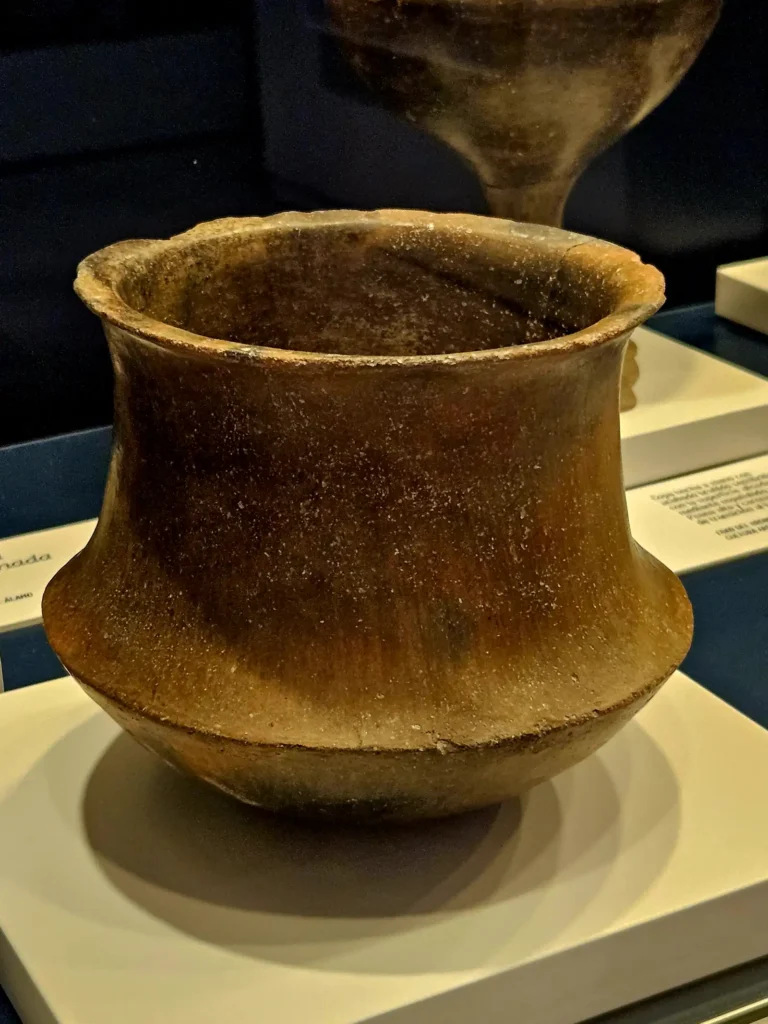 Phoenician-Urn
