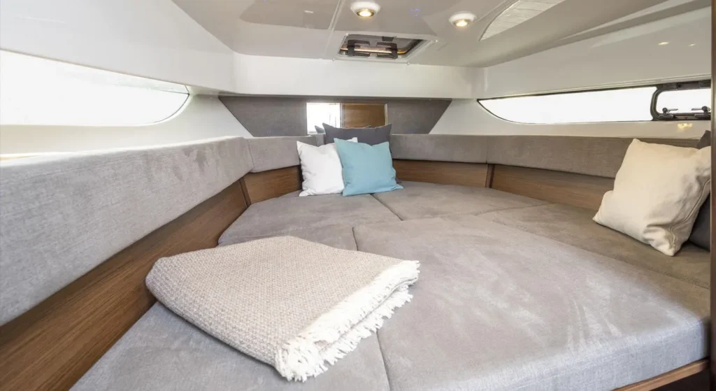 Beneteau Flyer Sun Deck Motor Yacht